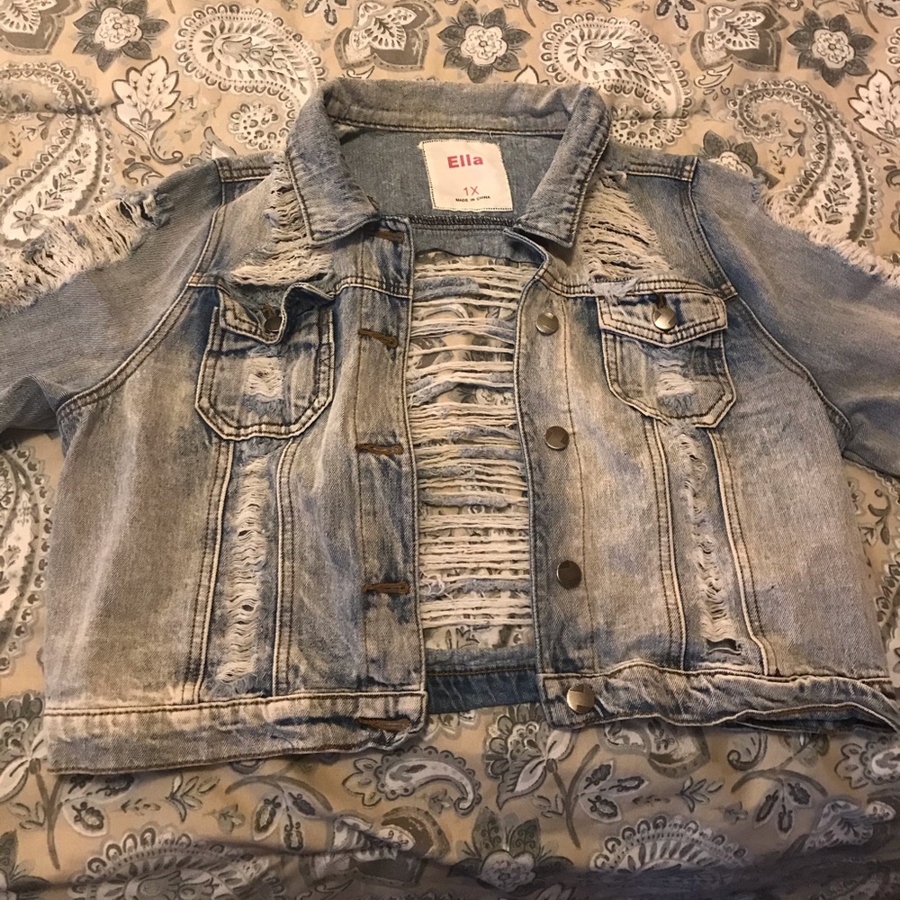 Woman’s Ella ripped jean jacket size 1X